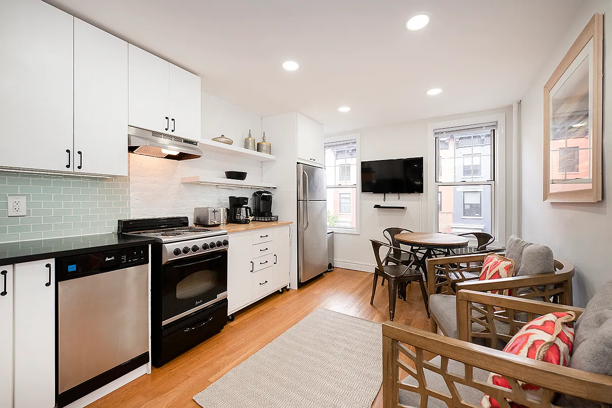 Building Photo - 246 E 32nd St #3