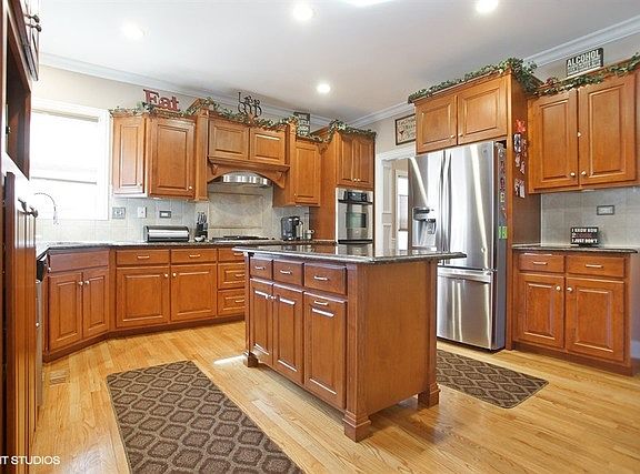 2nd image of 139 Oak Ave
