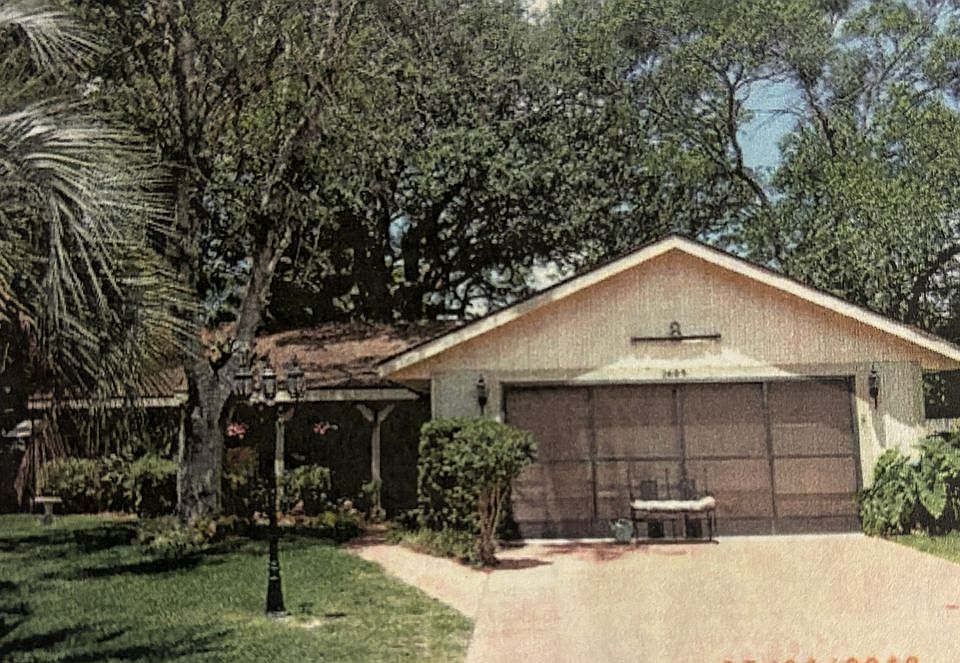 1st image of 1605 Autumn Rd