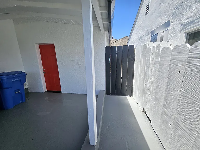 320 Locust Ave — Photo 41