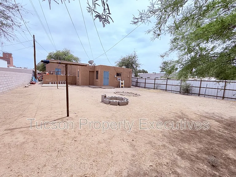 1233 E Mabel St #3 — Photo 3
