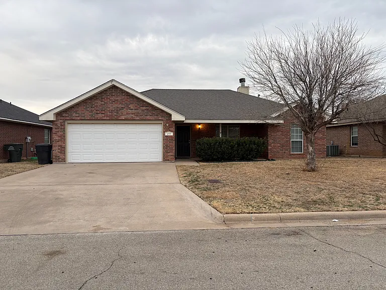 210 Sugarloaf Ave — Photo 1