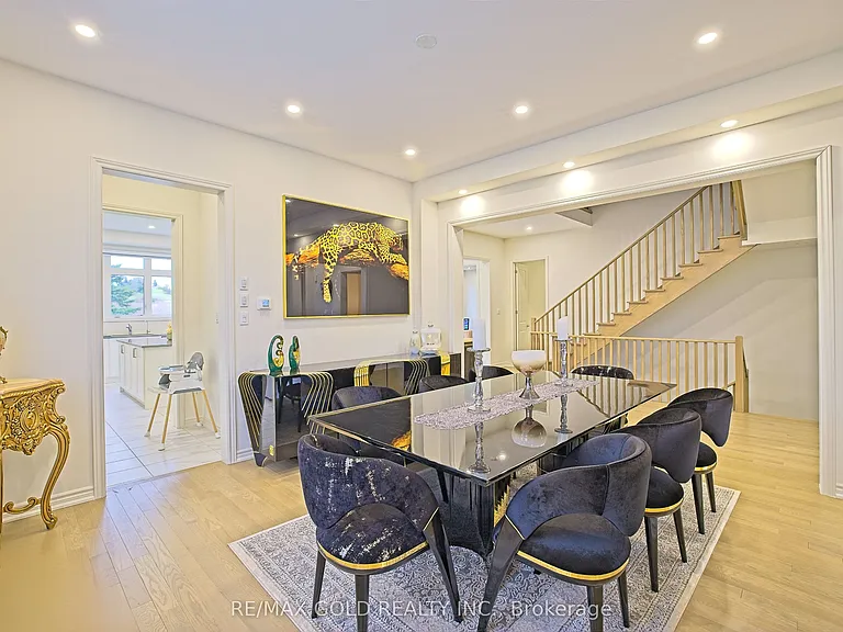 19 Marigold Blvd — Photo 10