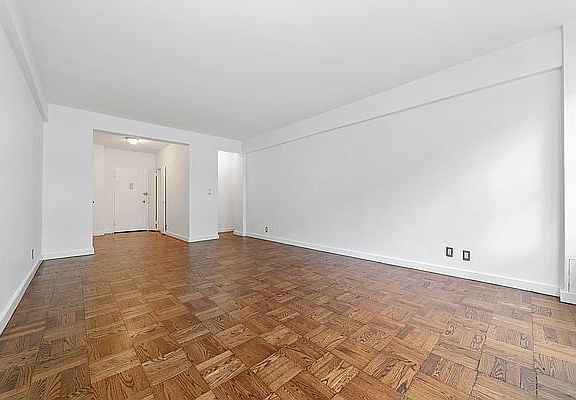 4th image of 210 E 58th St #2E