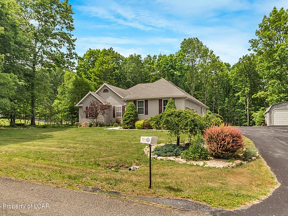 2nd image of 40 Hemlock Dr