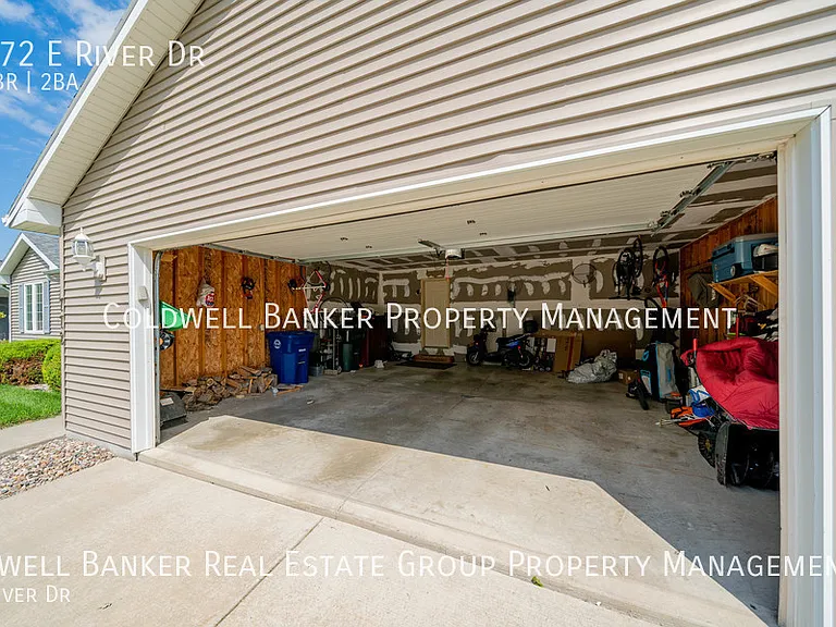 772 E River Dr — Photo 26