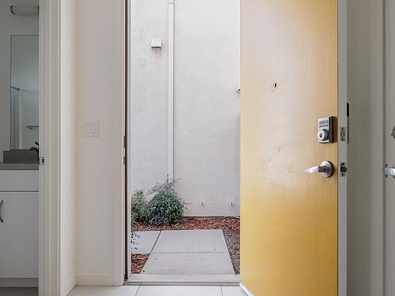 4th image of 2633 3rd St