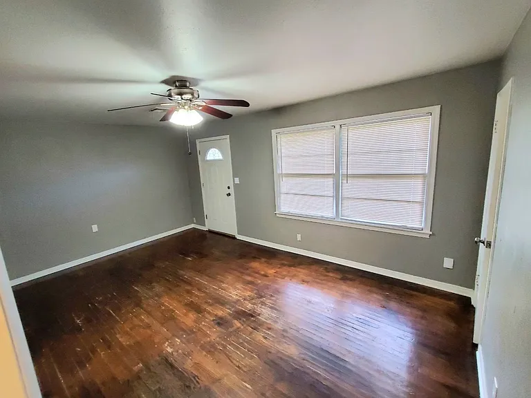 2601 S Glenn Ave — Photo 2
