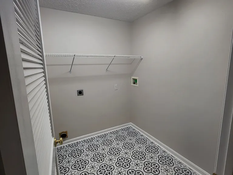 3412 Rainview Cir — Photo 18