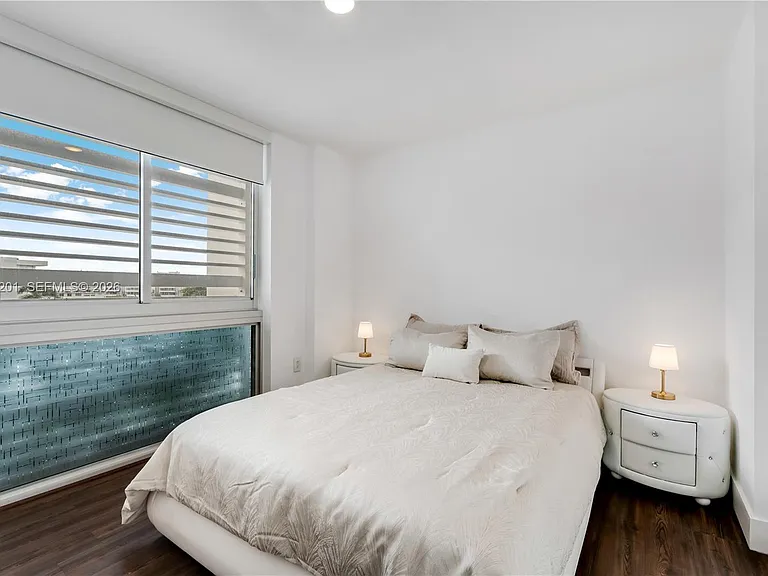 9261 E Bay Harbor Dr #607 — Photo 31