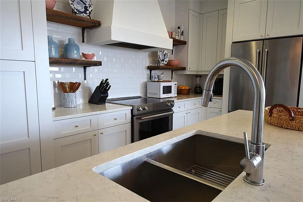 3 bed, 3.0 bath, 2264 sqft, $10,000 — Photo 4