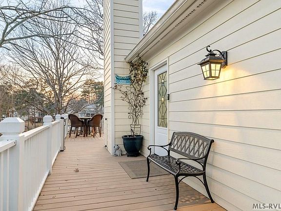 3rd image of 404 Woodhaven Ln