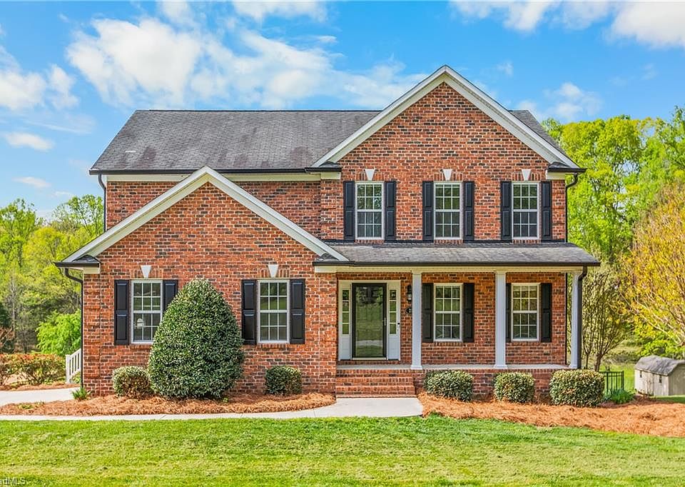 1st image of 215 Chinaberry Ln