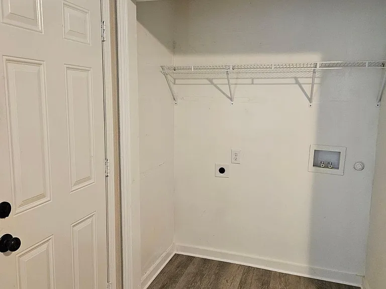 5721 E Easton St — Photo 8