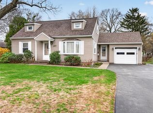 258 Oakdale Dr, Webster, NY 14580