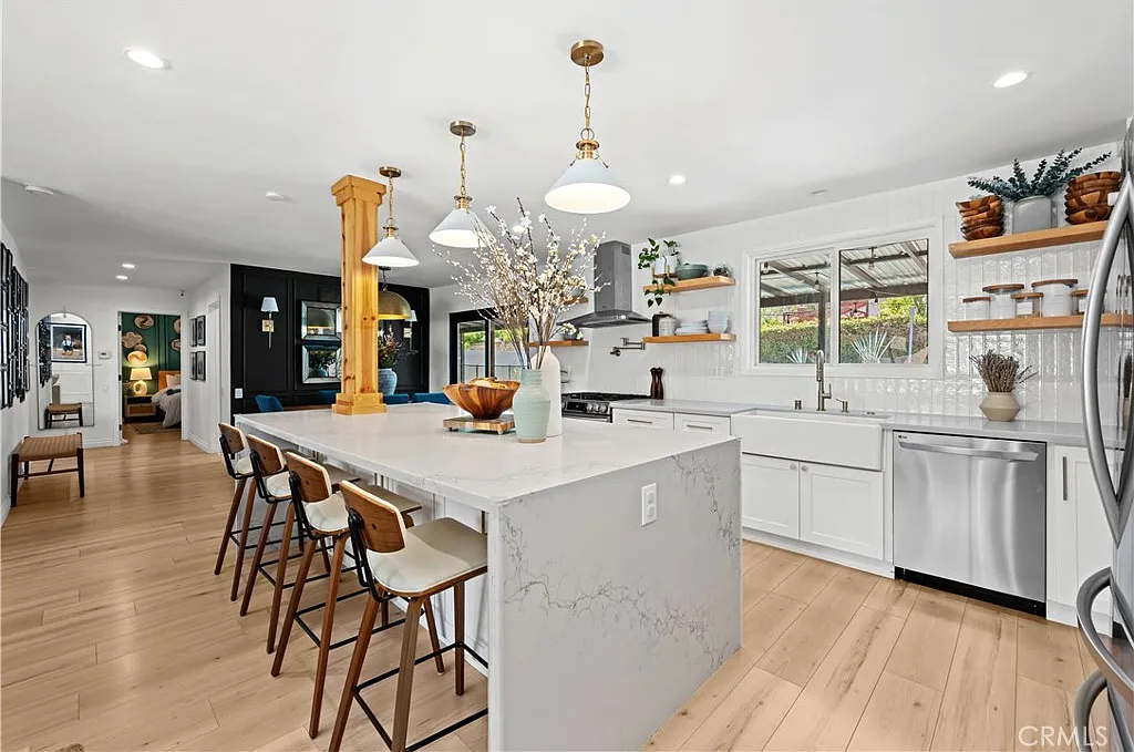 3 bed, 1250 sqft, $5,500 — Photo 4