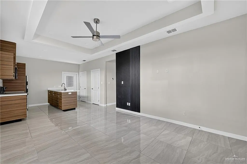 3 bed, 2.0 bath, 1073 sqft, $1,350 — Photo 4