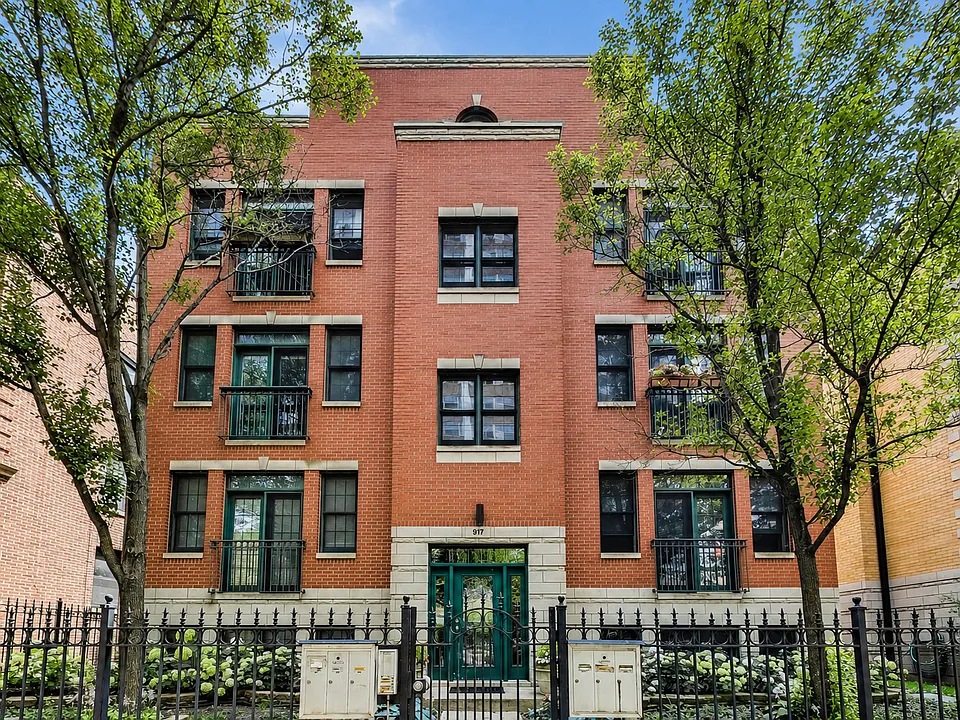 917 W Lakeside Pl #1W