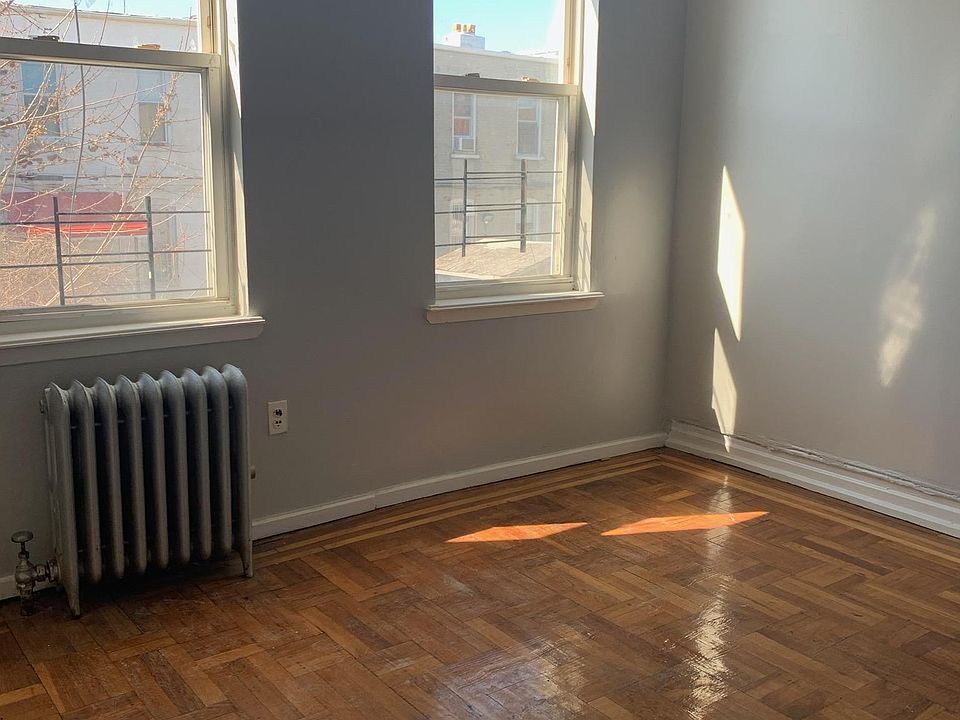 2nd image of 1550 Townsend Ave #5