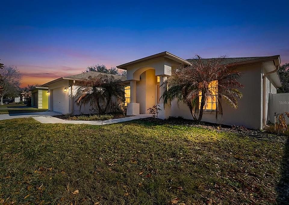 1st image of 317 Carriage Crossing Cir
