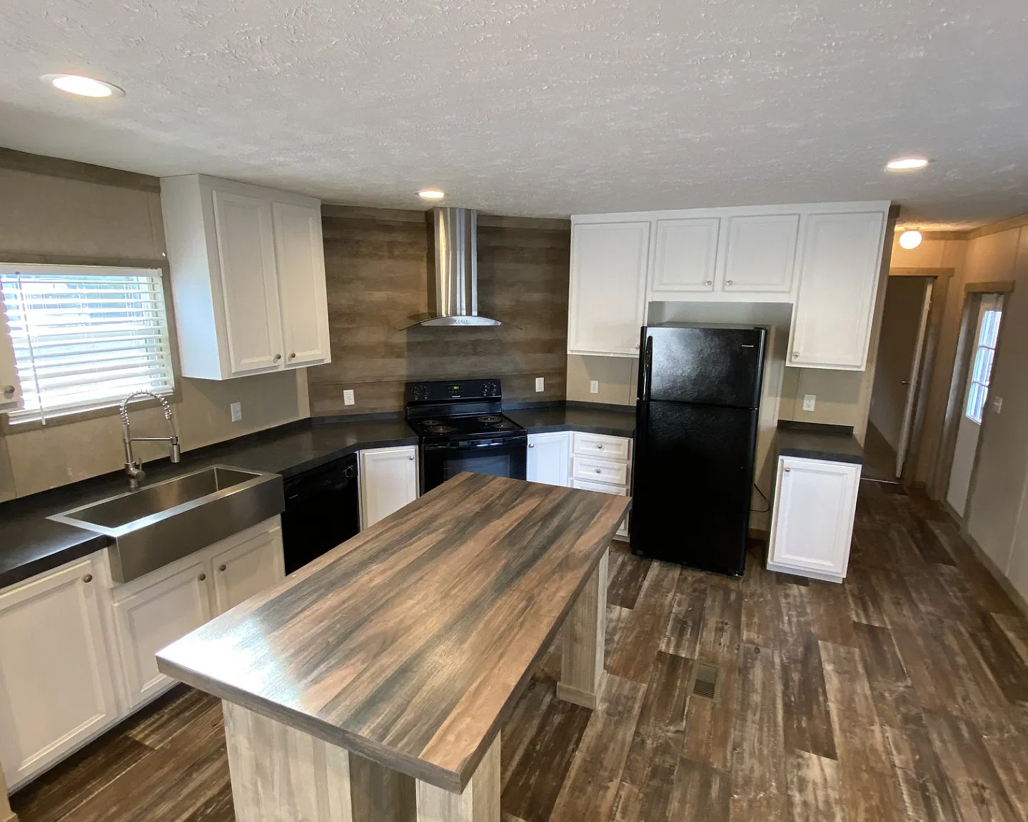 3 bed, 1216 sqft, $1,130 — Photo 3