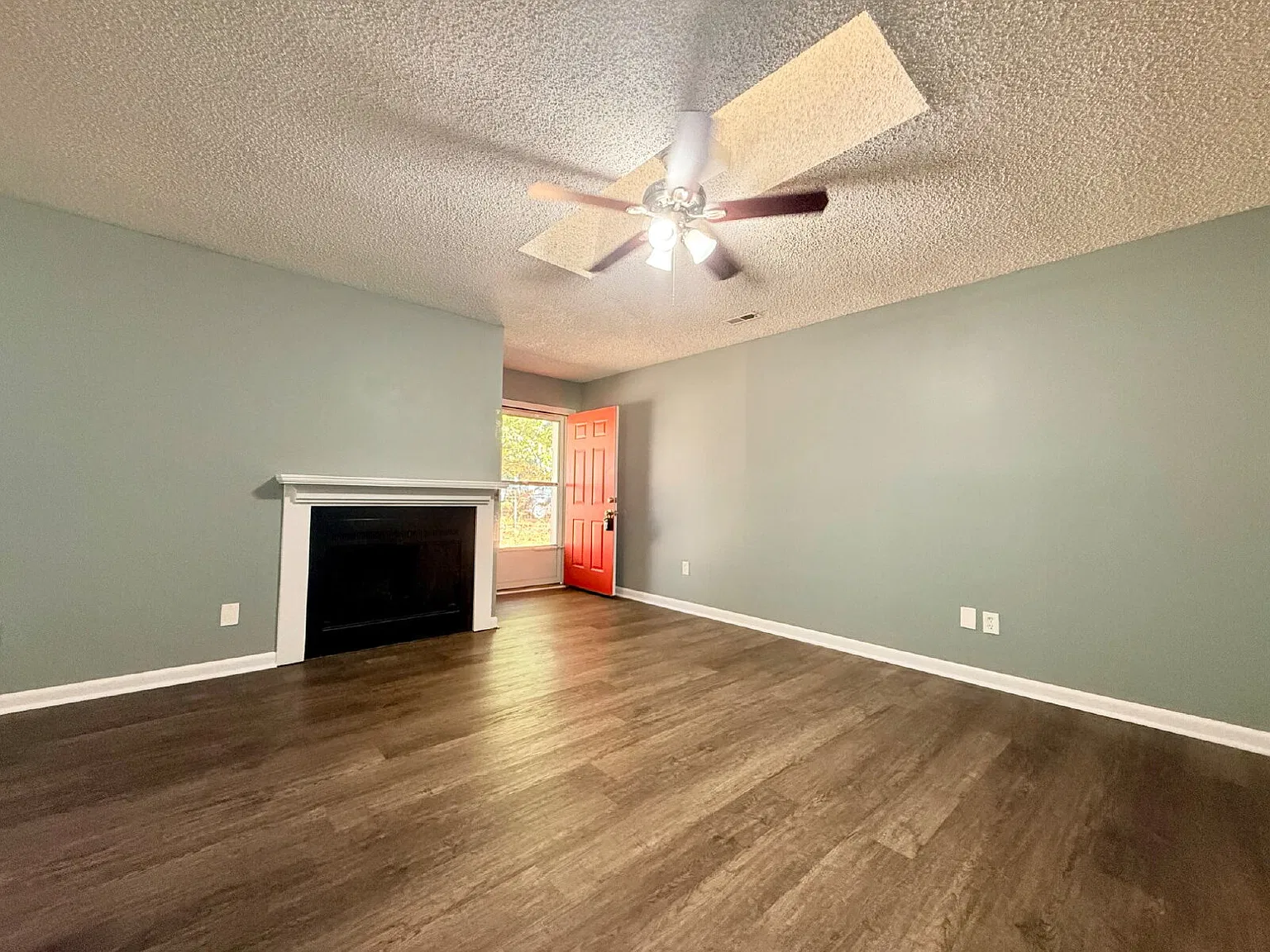2 bed, 1.5 bath, 925 sqft, $1,000 — Photo 4