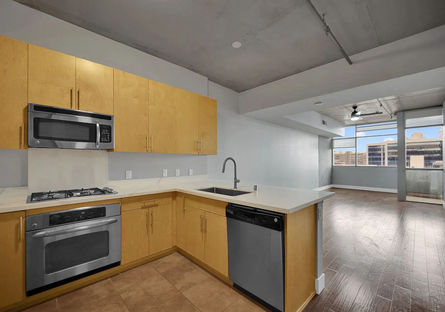 Gorgeous 1 Bedroom Unit*Highrise*City And Strip Views*Upgraded*All Appliances* — Photo 1