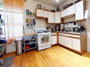 Raised First Floor East Lakeview One Bedroom Includes Heat, Chicago, IL 60657