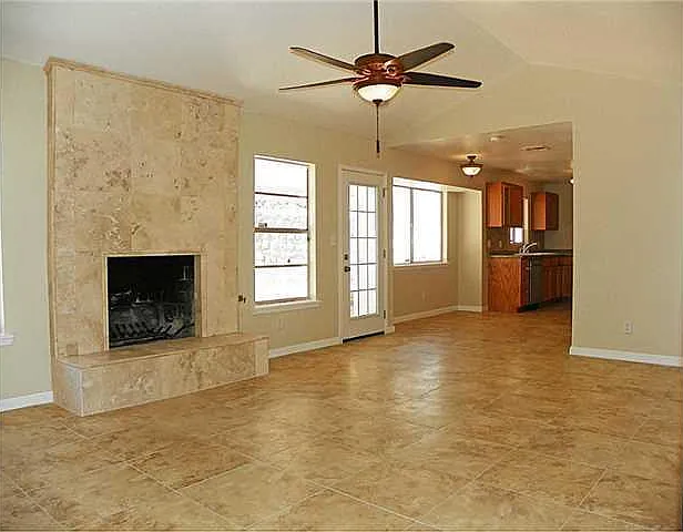 333 Lomont Dr — Photo 4