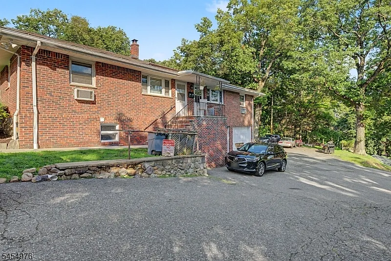 2 bed, 1.0 bath, $2,450 — Photo 2