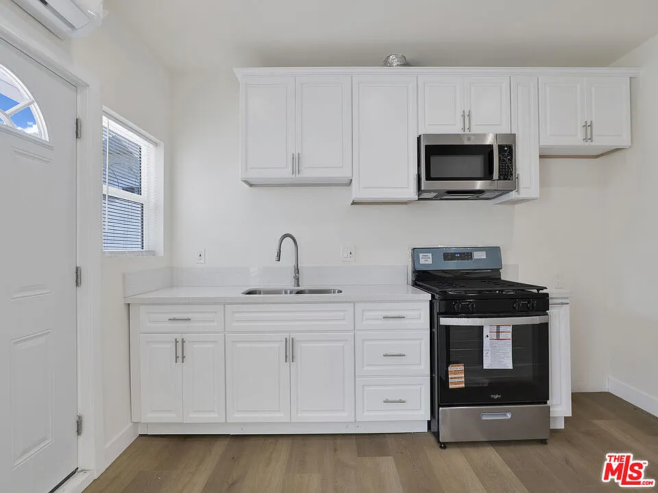 2 bed, 2.0 bath, $2,000 — Photo 3