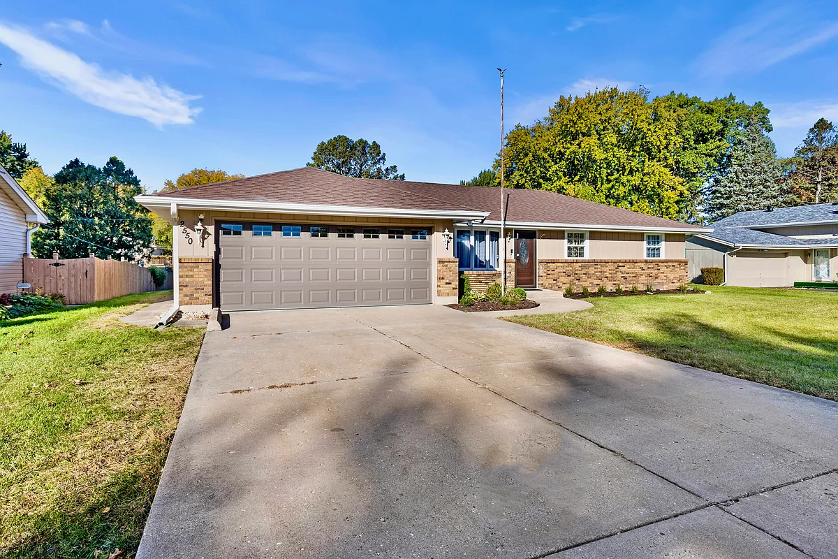 Building Photo - 2550 Bordeaux Dr