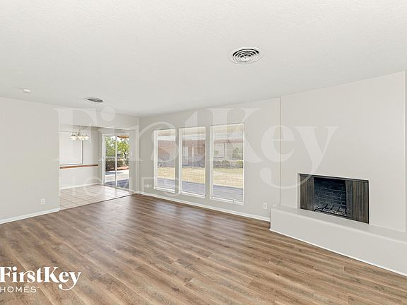 3rd image of 518 E Fairway Rd