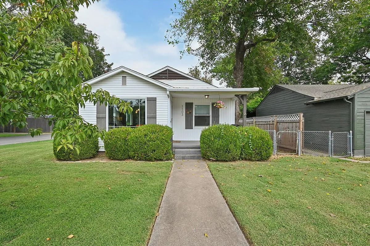 3 bed, 2.0 bath, 1182 sqft, $2,500 — Photo 1