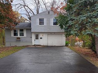 655 Sunflower Dr, Liverpool, NY 13088