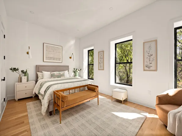 569 Monroe Street image 11 of 23