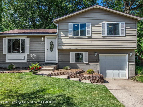 5831 Rockingham Dr, Lansing, MI 48911