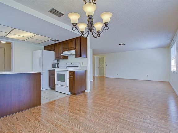 4th image of 6812 Monique Ave