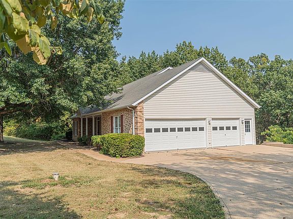 3rd image of 7 Sherwood Dr