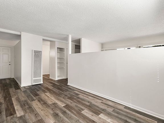 4th image of 811 Cory Dr #10