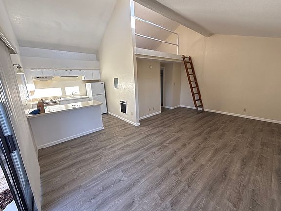 4th image of 279 Branch St Unit E