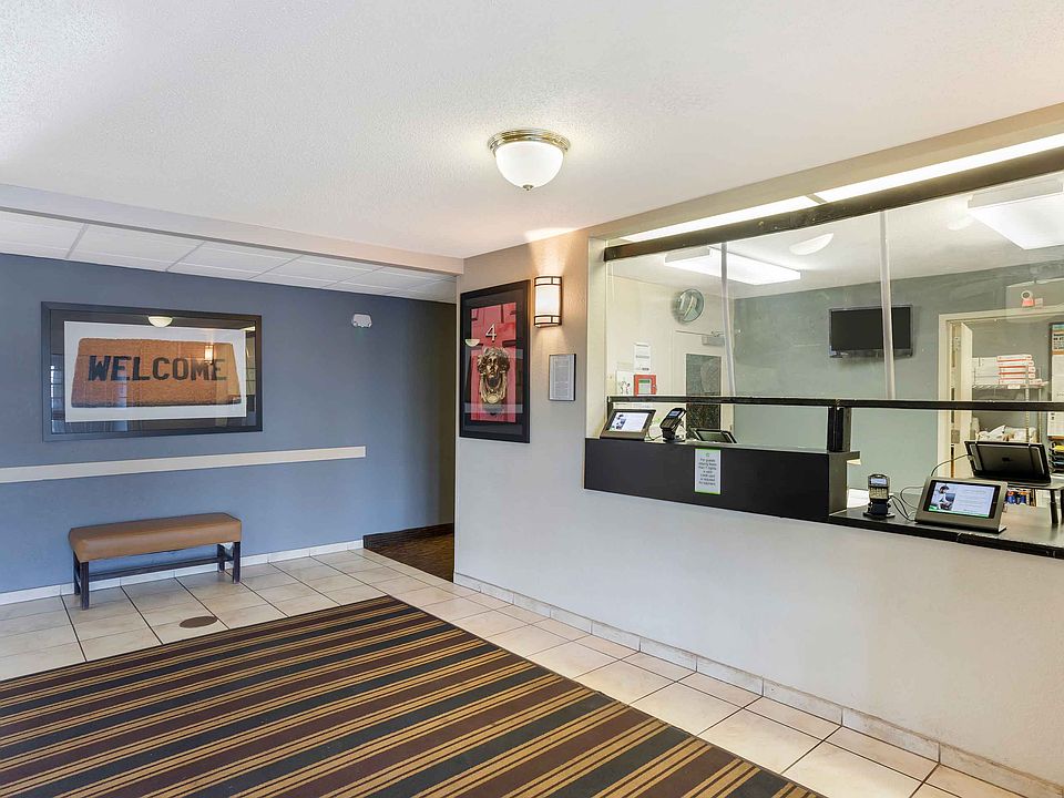 Lobby and Guest Check-in