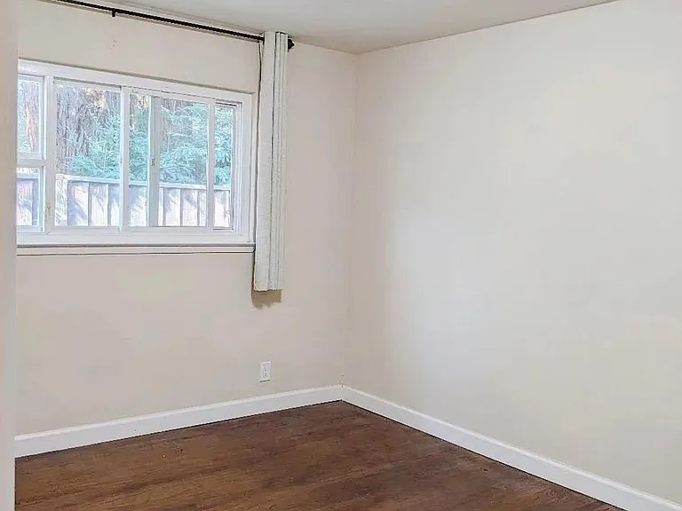 386 Waverly St — Photo 3