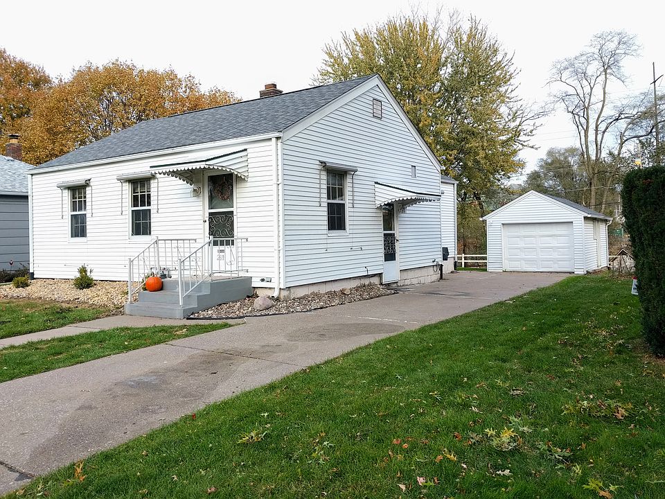 front of house and garage