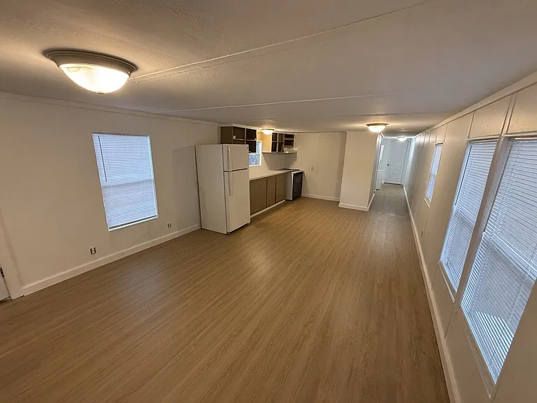 2615 NE 50th Dr — Photo 3