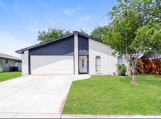 309 S Holiday Dr, Grand Prairie, TX 75052