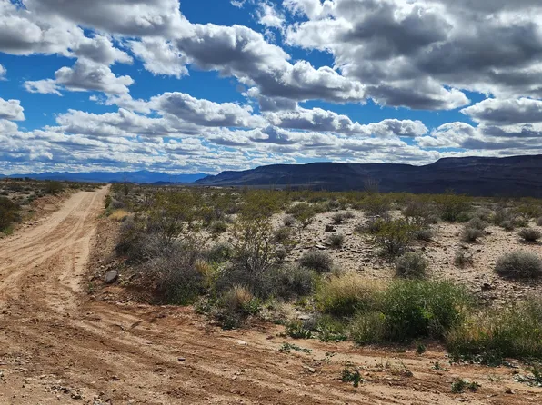 3304 Trumpet Dr, Yucca, AZ 86438