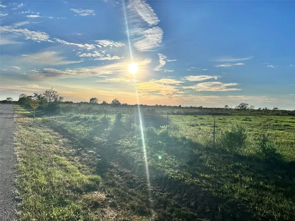 3 Old Columbus Rd S, Sealy, TX 77474
