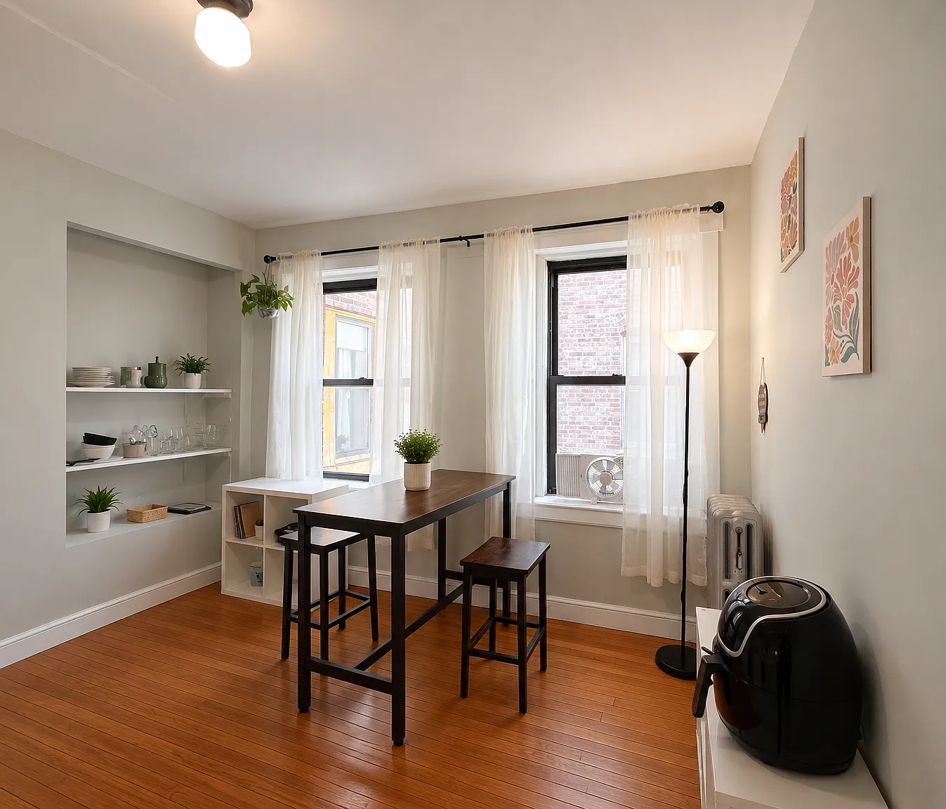 3 bed, 820 sqft, $3,500 — Photo 3