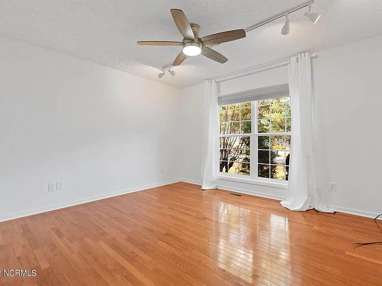 120 Crimson Ct — Photo 35
